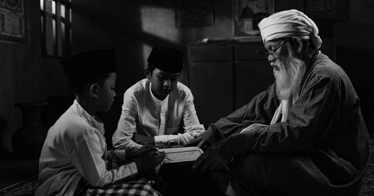 Cara Mengajarkan Akhlak kepada Peserta Didik secara Efektif