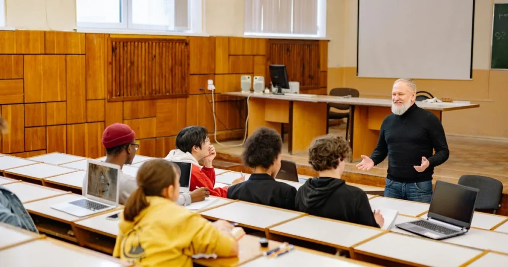 Teknik Manajemen Kelas untuk Calon Guru Menuju Pembelajaran Efektif