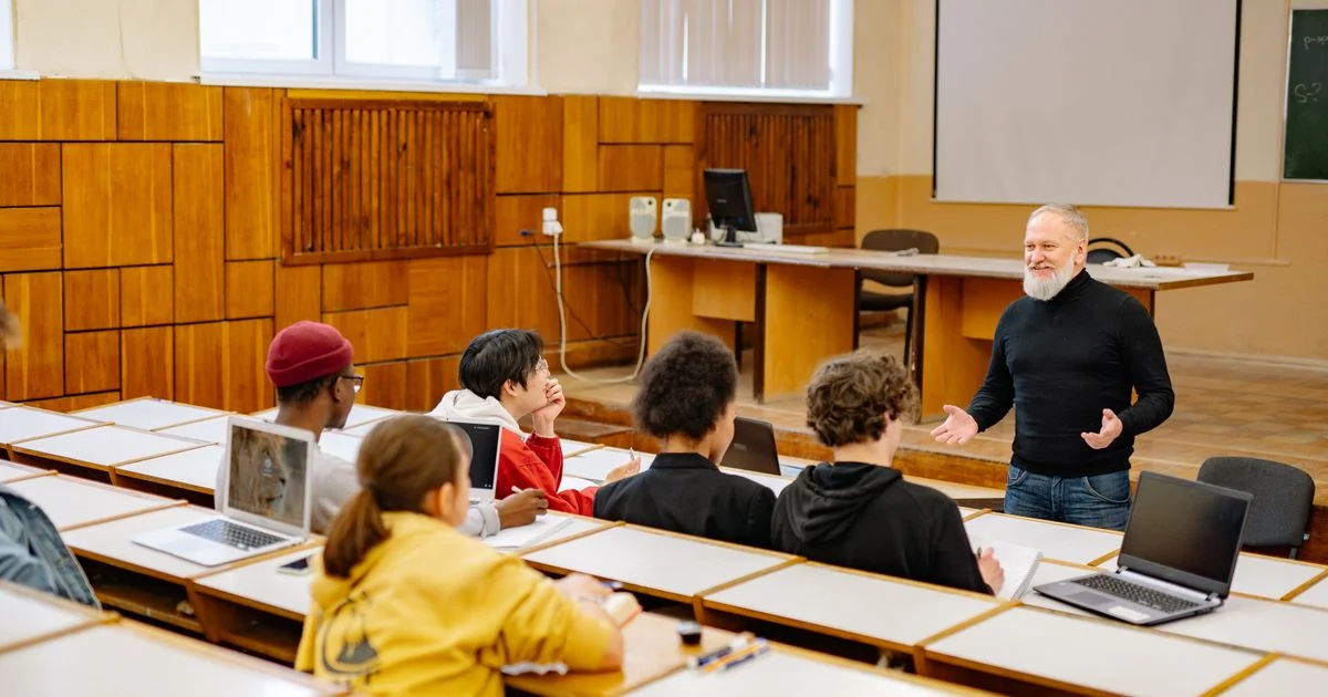 Teknik Manajemen Kelas untuk Calon Guru Menuju Pembelajaran Efektif